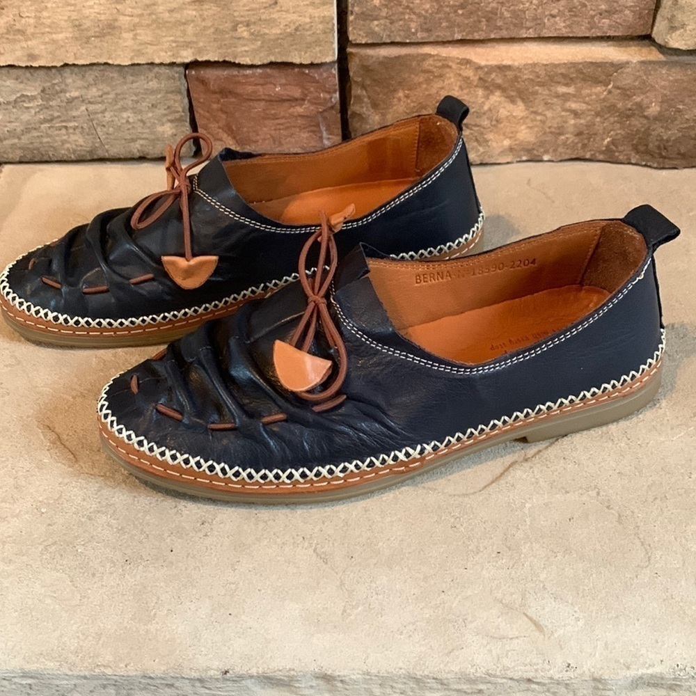 Spring Step size 38 navy blue leather loafers with brown tie